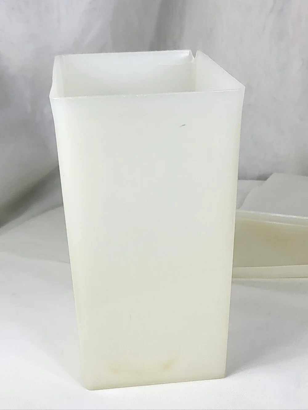 Tupperware #484-4 Ice Cream Keeper Freezer Storage Container w Removable Insert